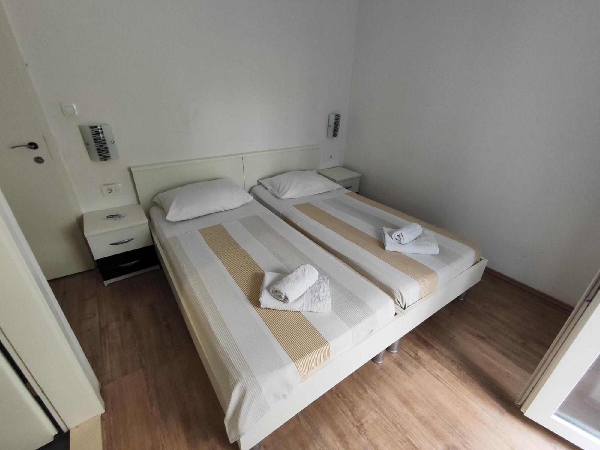 Zoric & 2 Apartment *